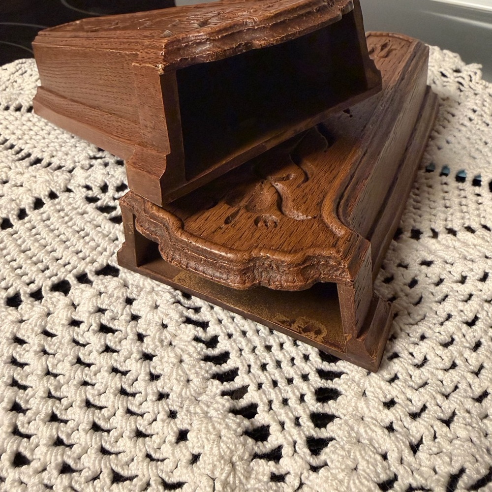 Carved Vintage Homco Wall Pockets - Picture 4 of 6